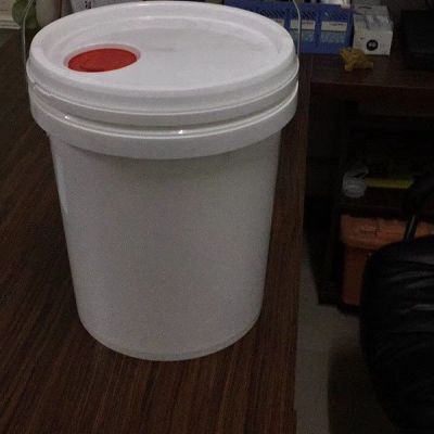 16升塑料桶_润滑油_防冻液桶_不生锈质地轻塑料桶